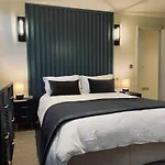 Chic Mews House In South Kensington