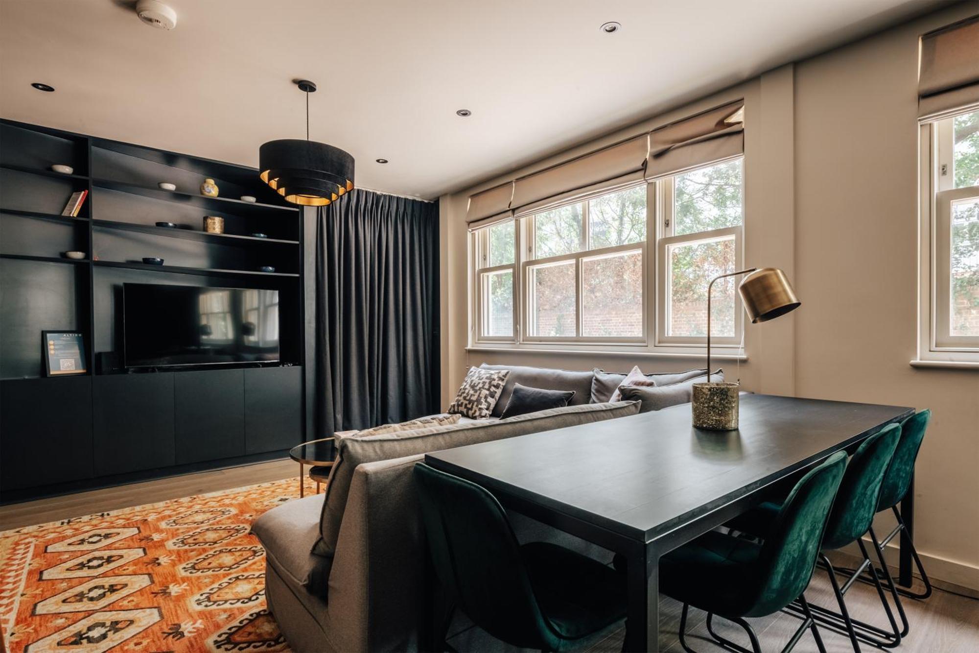 Chic Mews House In South Kensington