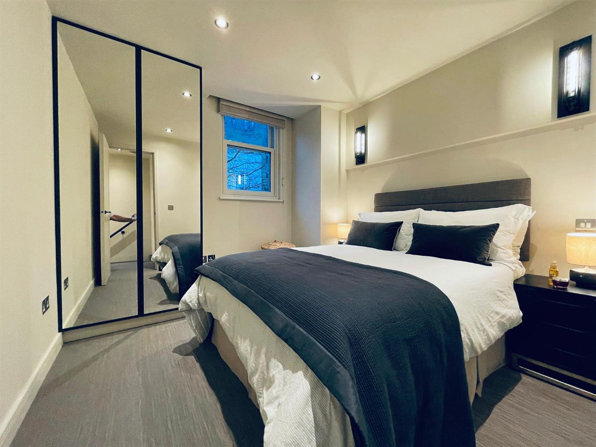 Chic Mews House In South Kensington *