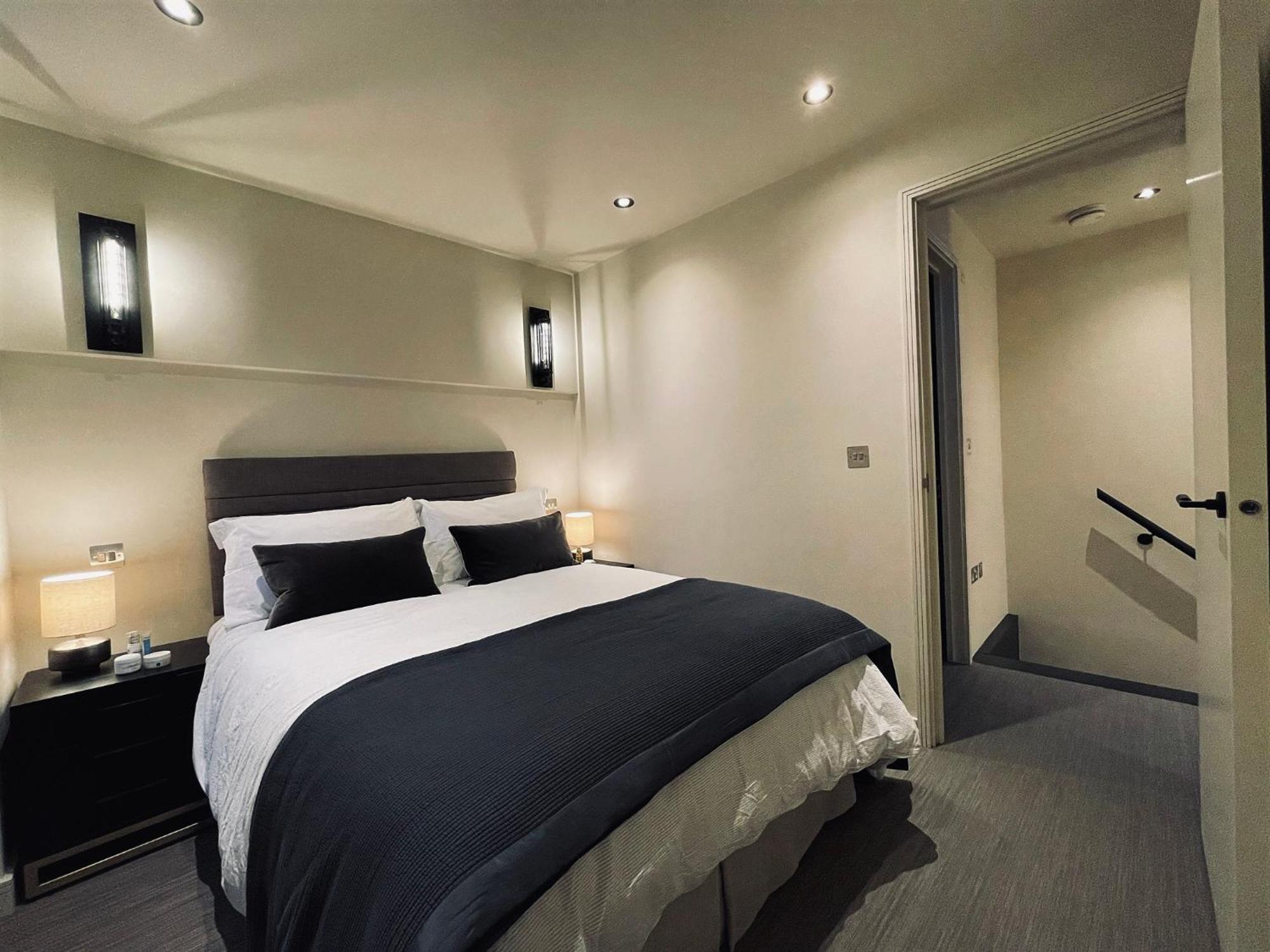 Chic Mews House In South Kensington * London